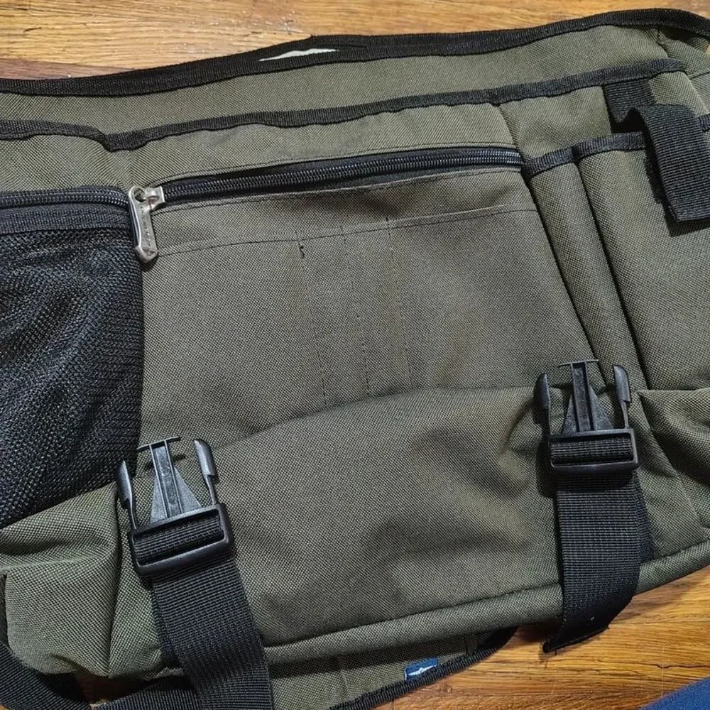 Dockers canvas laptop messenger bag